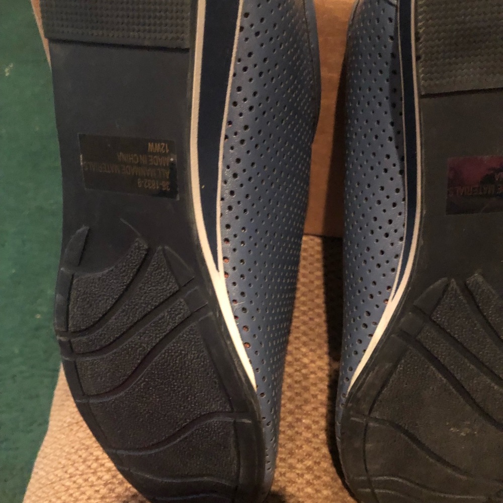 Shoes - Picture 4 of 4